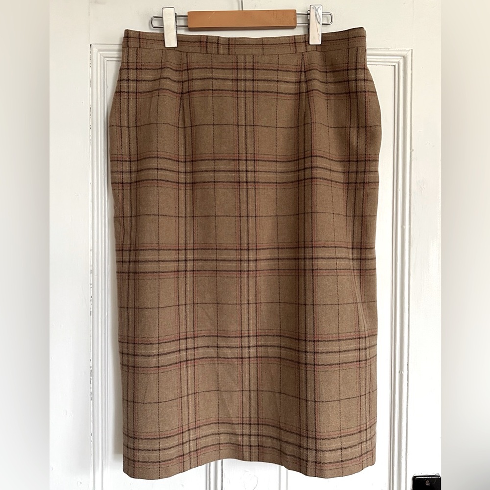 Vintage Pendleton 100% Wool Pencil Skirt in Camel Plaid. Size 10